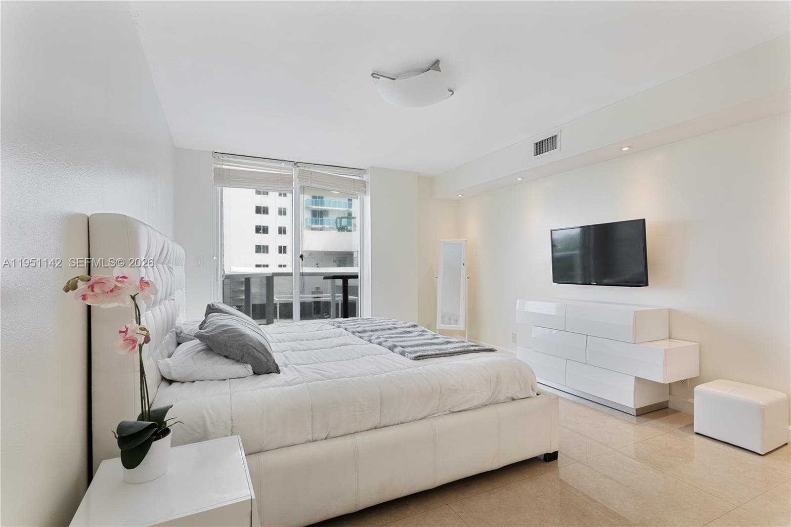 2401 Collins Ave 1110 photo 6