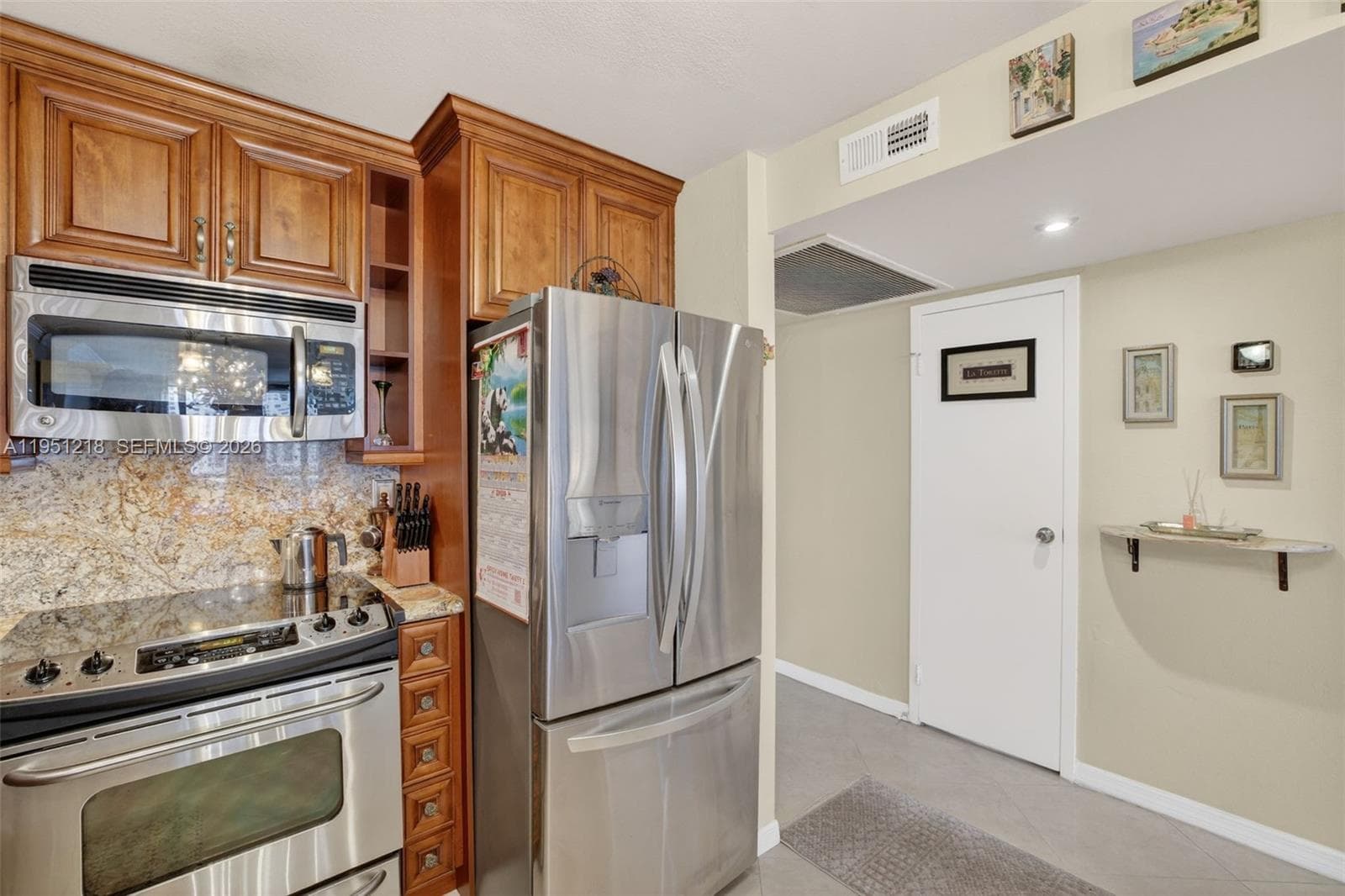 1000 Parkview Dr 806 photo 23
