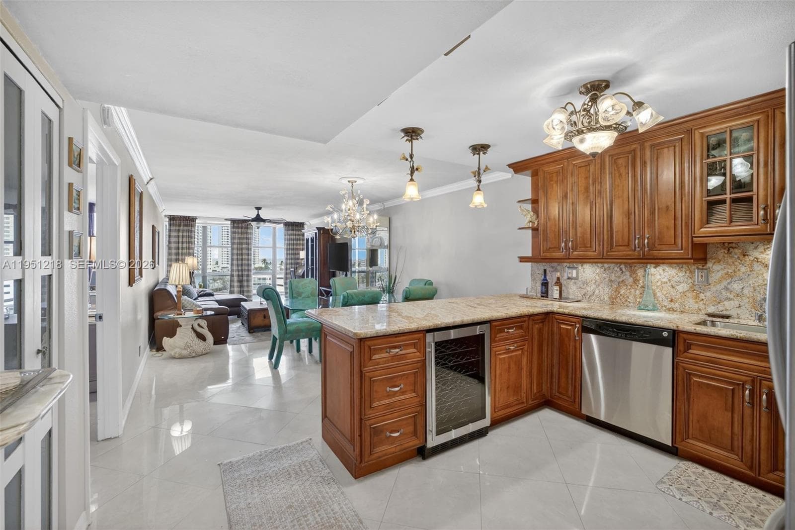 1000 Parkview Dr 806 photo 2