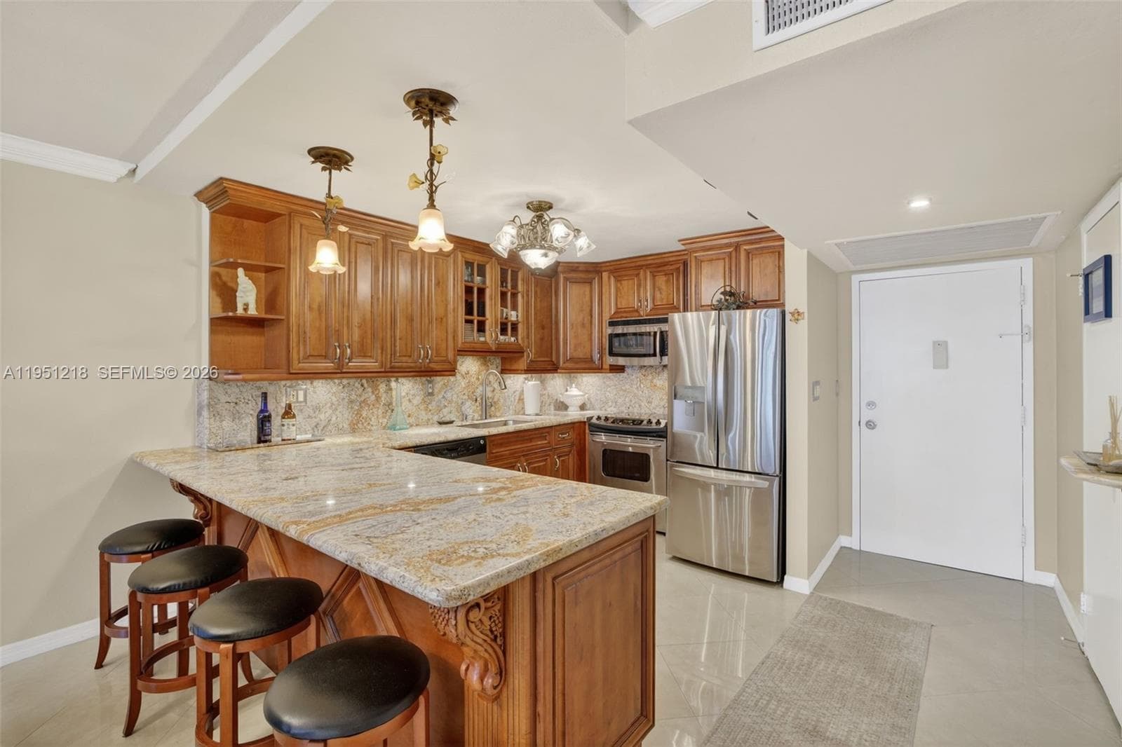 1000 Parkview Dr 806 photo 18
