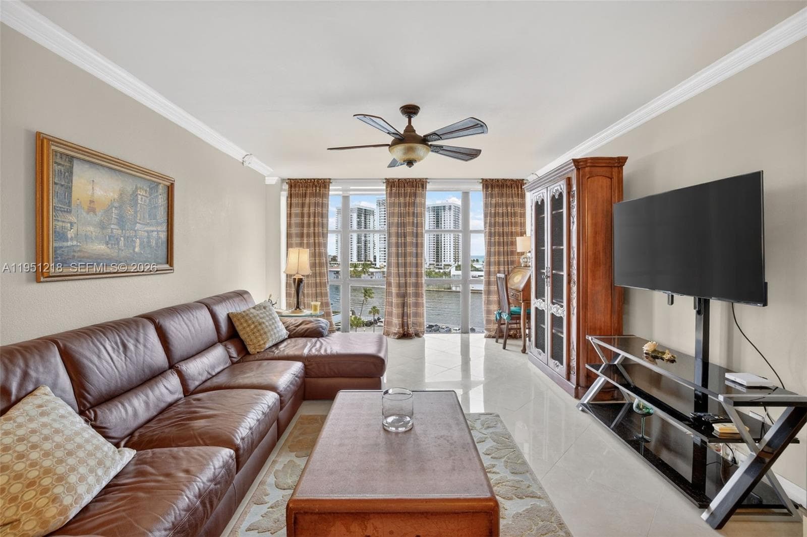 1000 Parkview Dr 806 photo 11