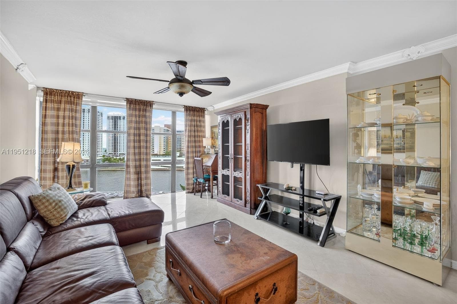 1000 Parkview Dr 806 photo 8