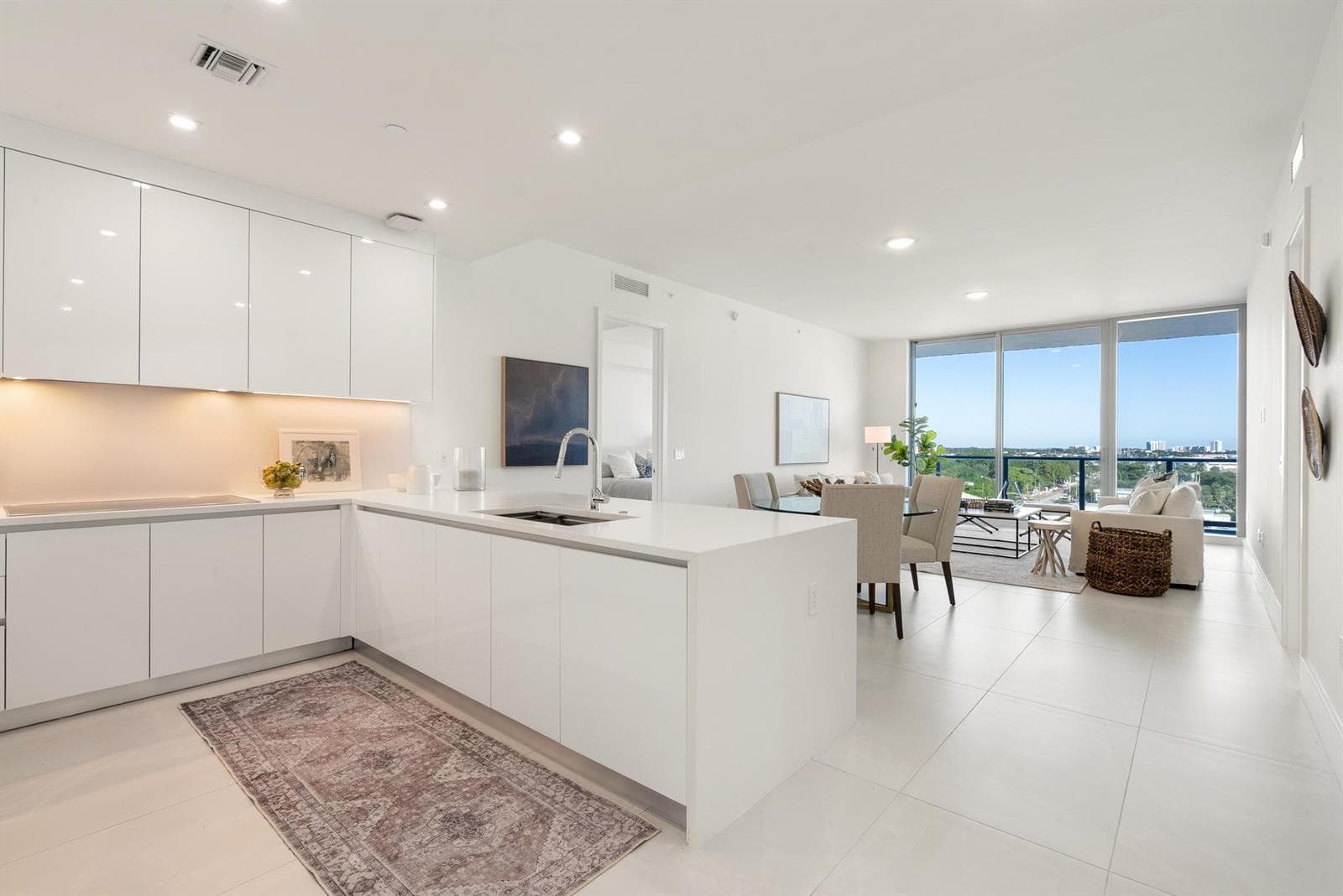 220 Lake Shore Drive 817 photo 2