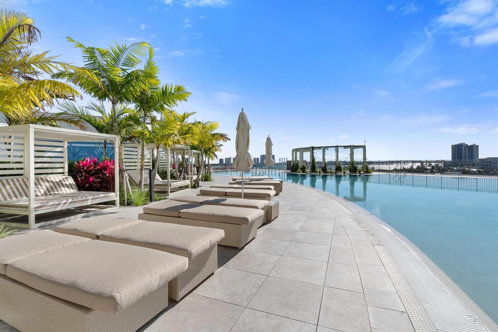 220 Lake Shore Drive 817 photo 16