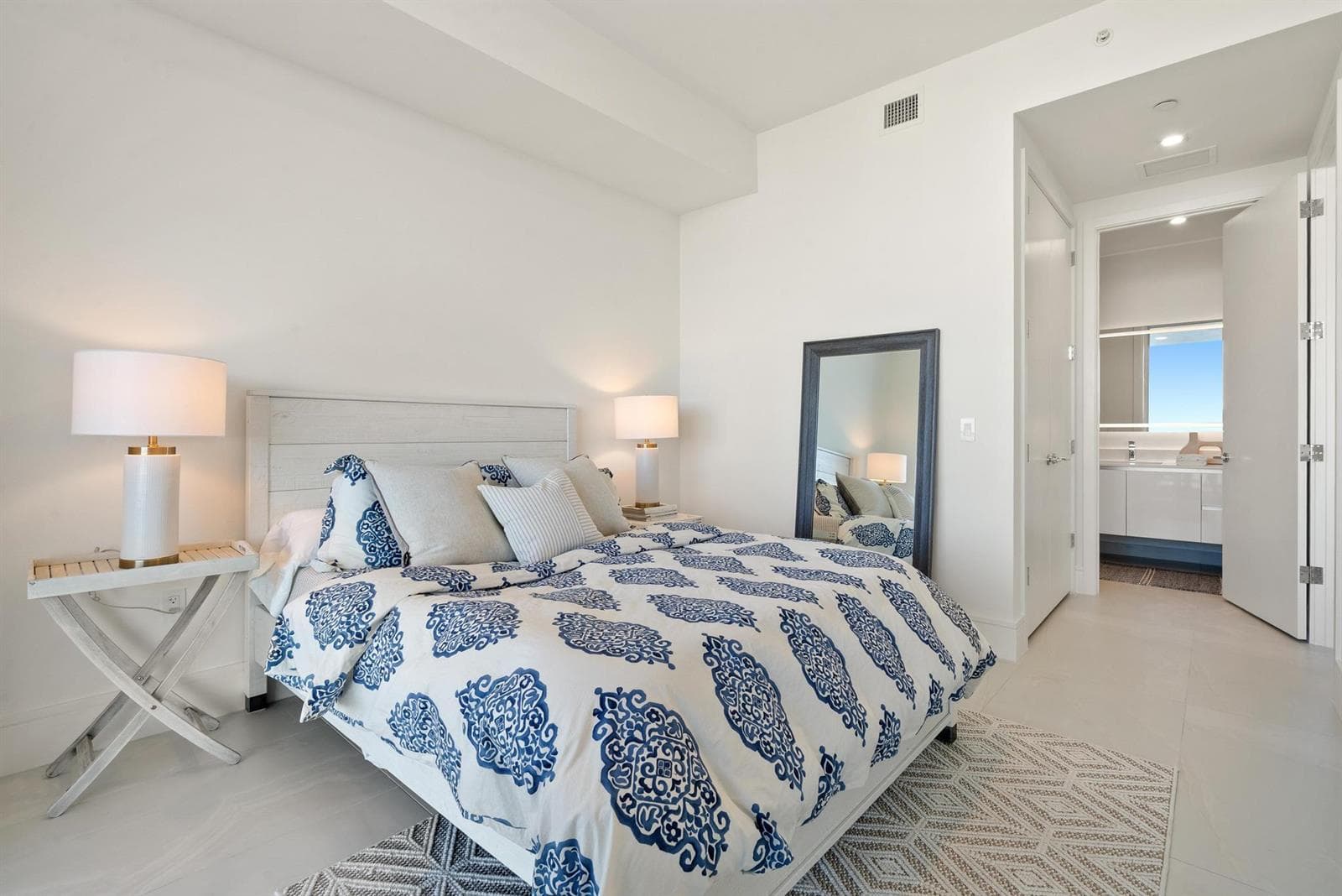 220 Lake Shore Drive 817 photo 12
