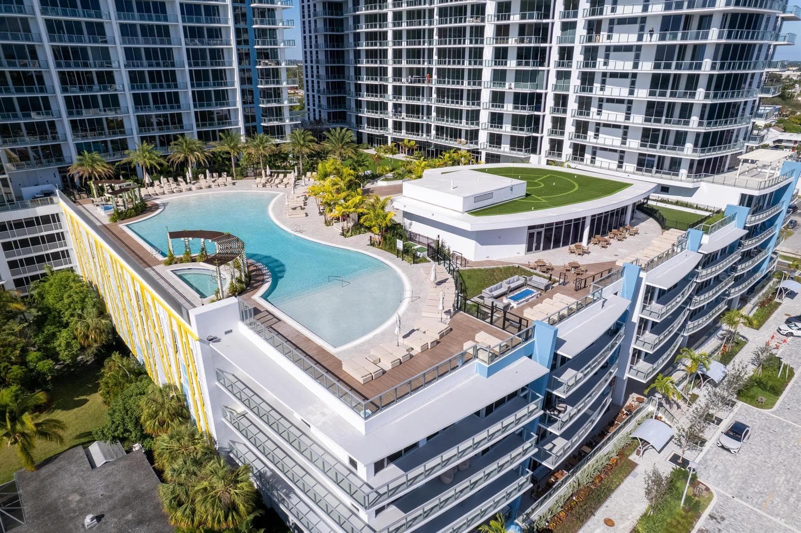220 Lake Shore Drive 817 photo 22