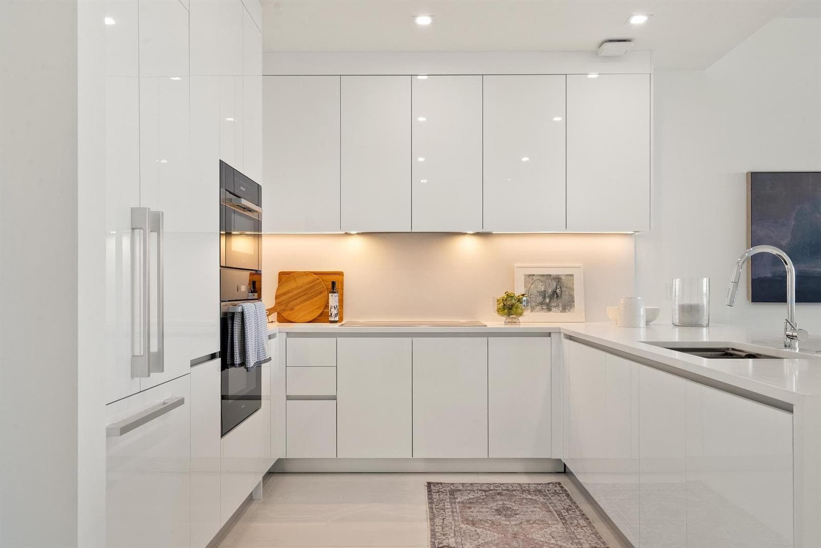 220 Lake Shore Drive 817 photo 3