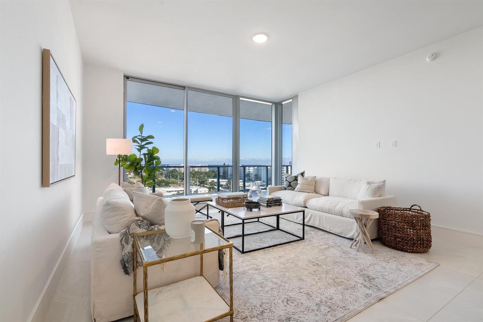 220 Lake Shore Drive 817 photo 4
