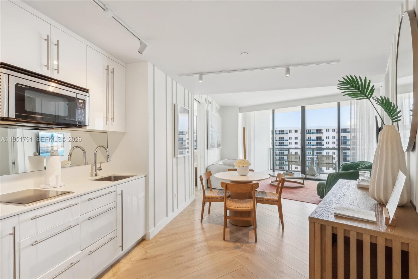 2201 Collins Ave 1511 photo 3