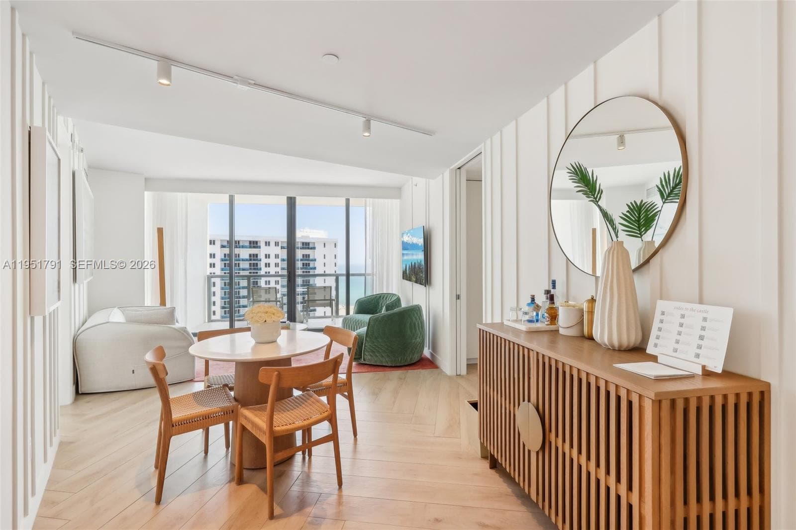 2201 Collins Ave 1511 photo 4