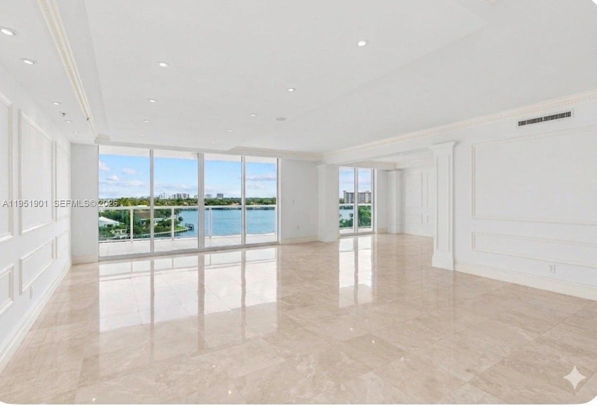 20201 E Country Club Dr 608 photo 1