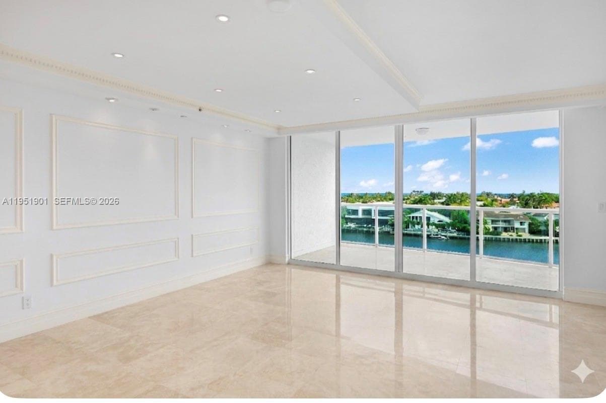 20201 E Country Club Dr 608 photo 4