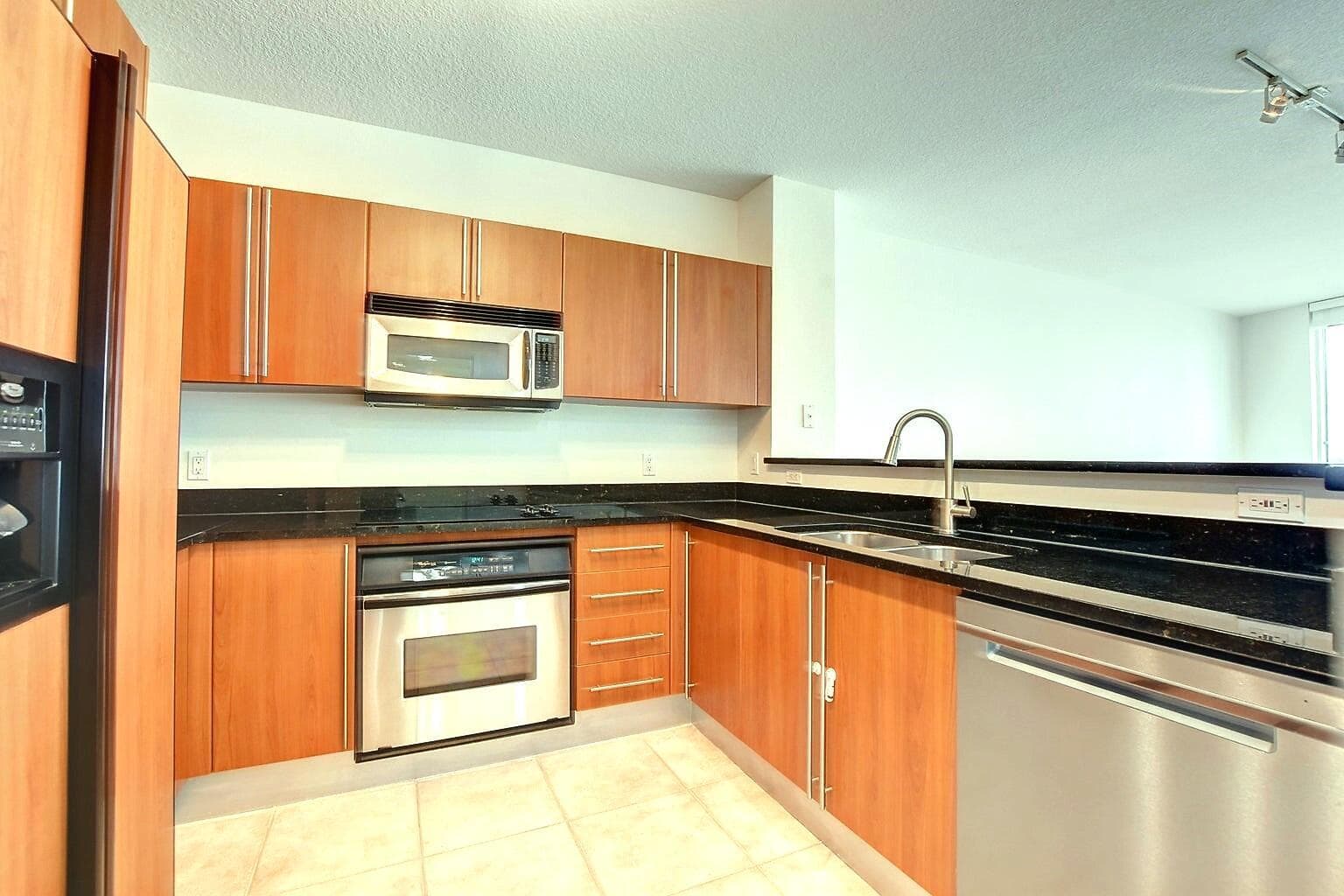 1551 N Flagler Drive 806 photo 7