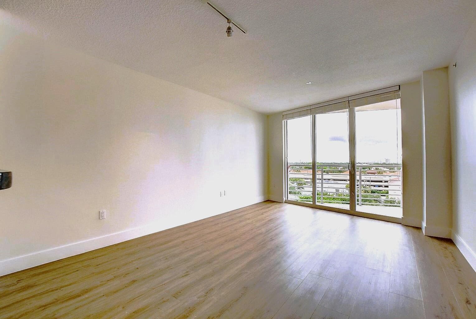 1551 N Flagler Drive 806 photo 5