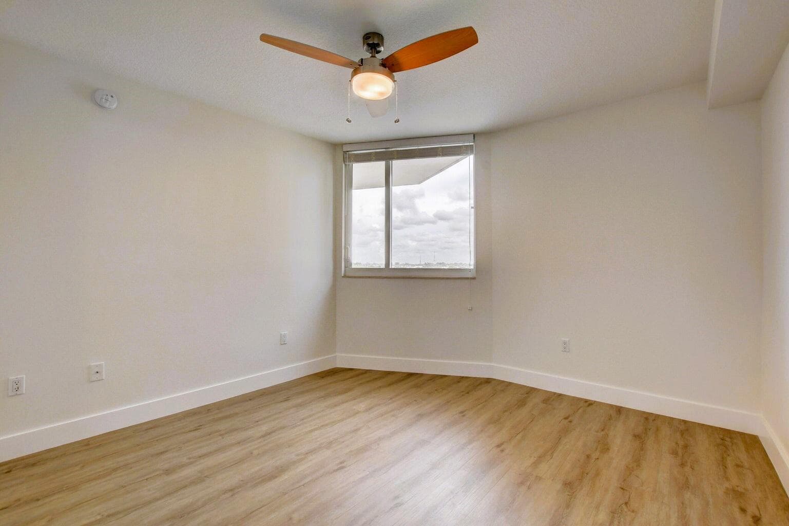 1551 N Flagler Drive 806 photo 9