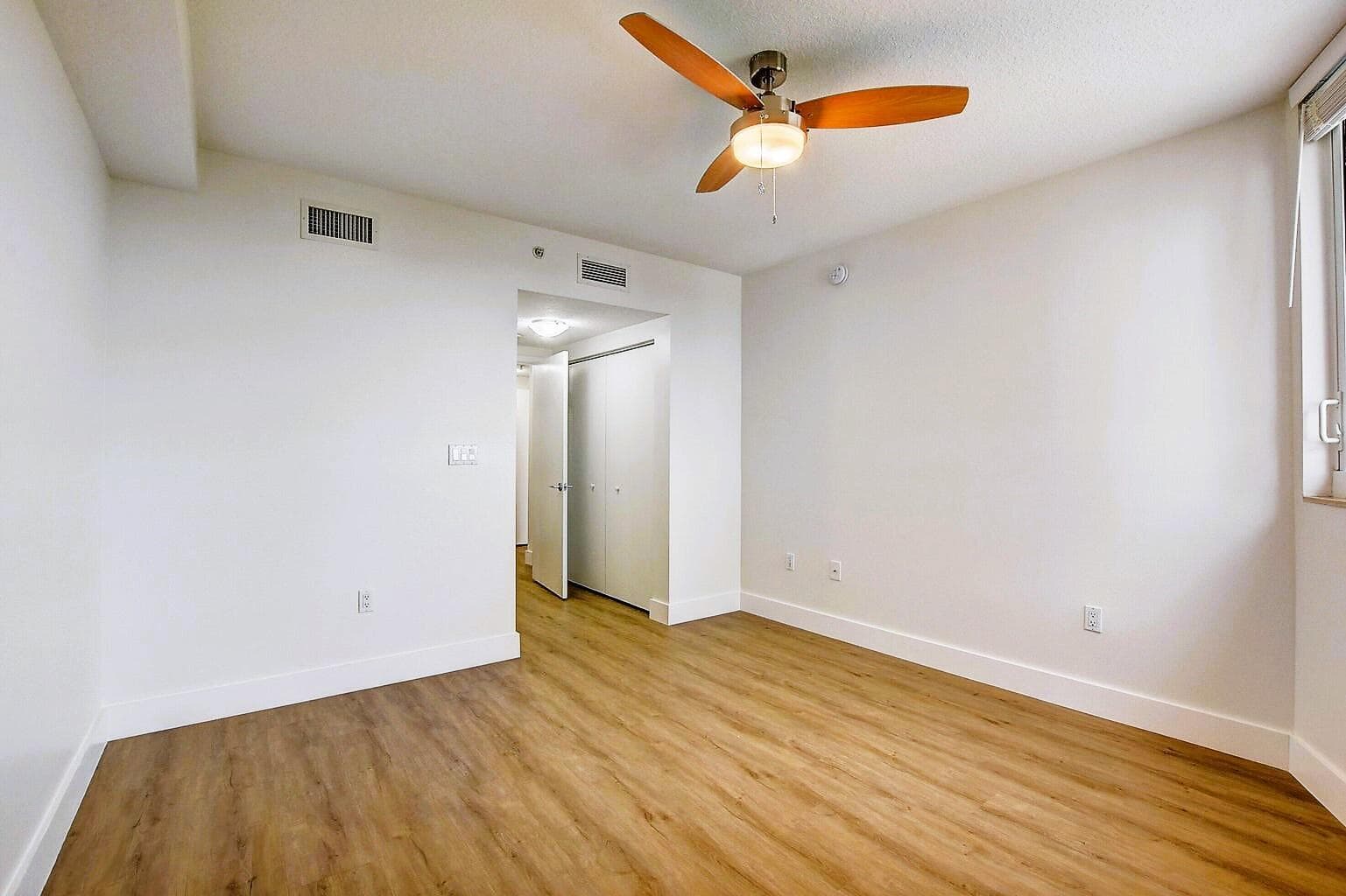1551 N Flagler Drive 806 photo 10