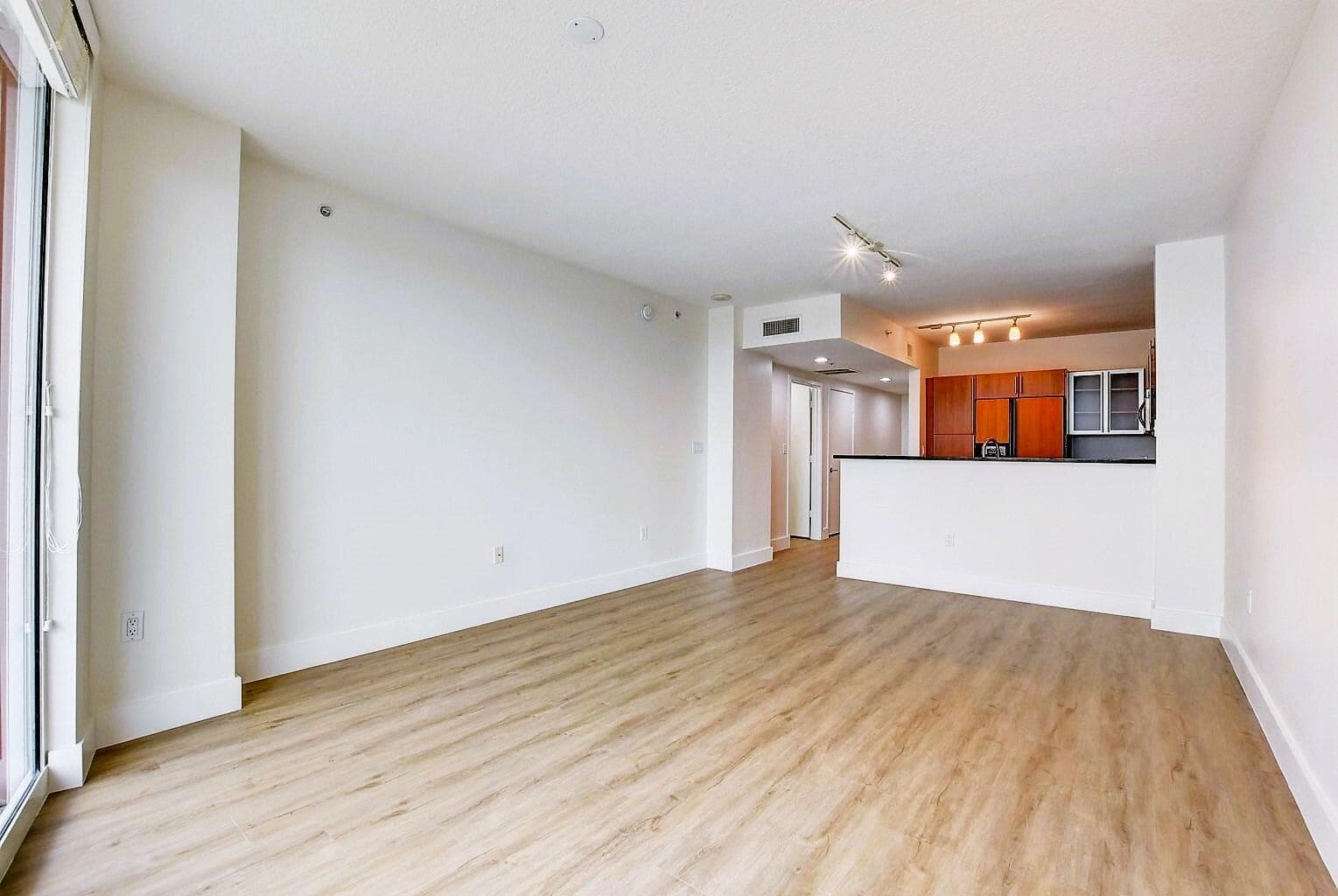 1551 N Flagler Drive 806 photo 4