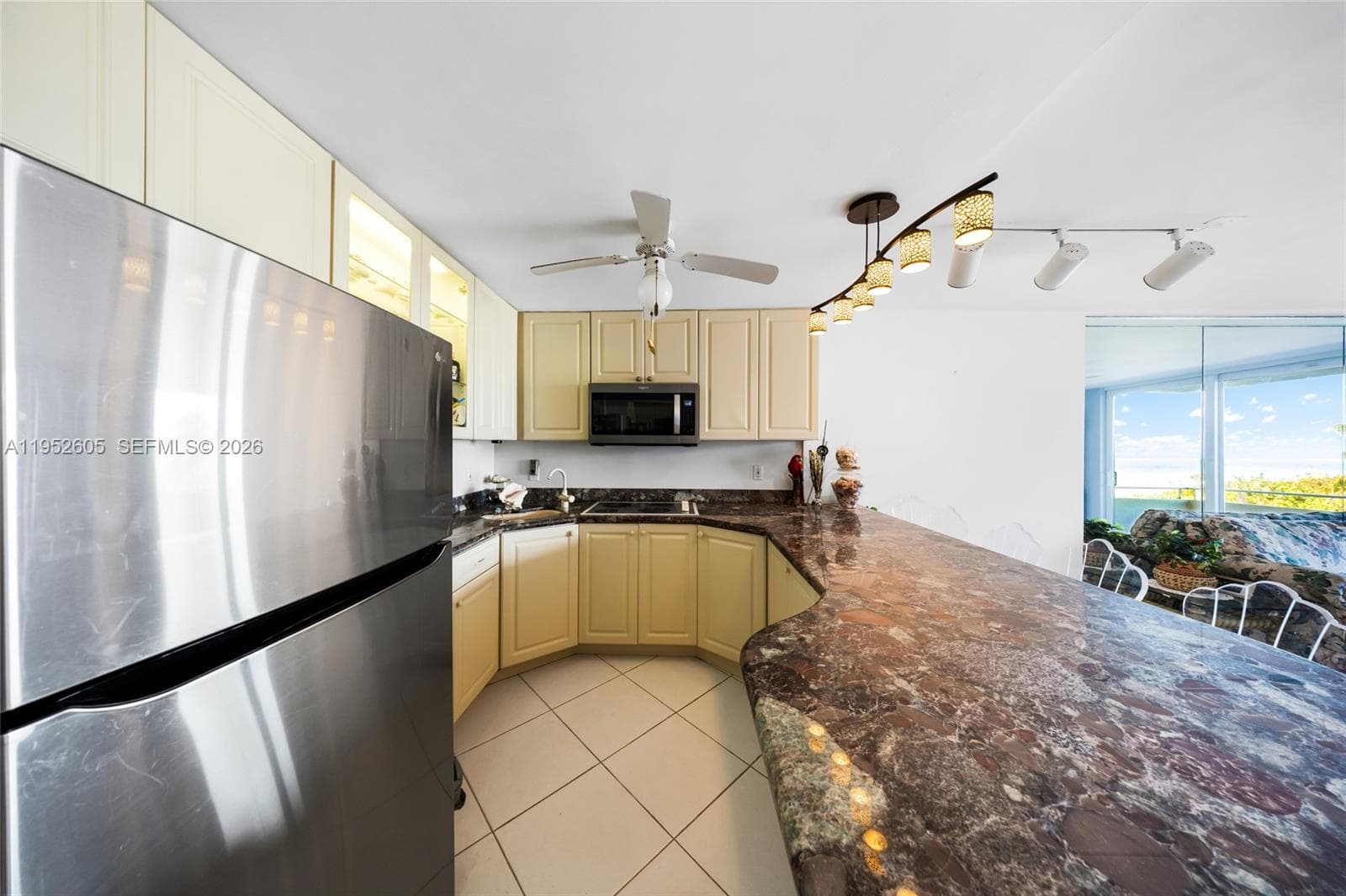 465 Ocean Dr 419 photo 6