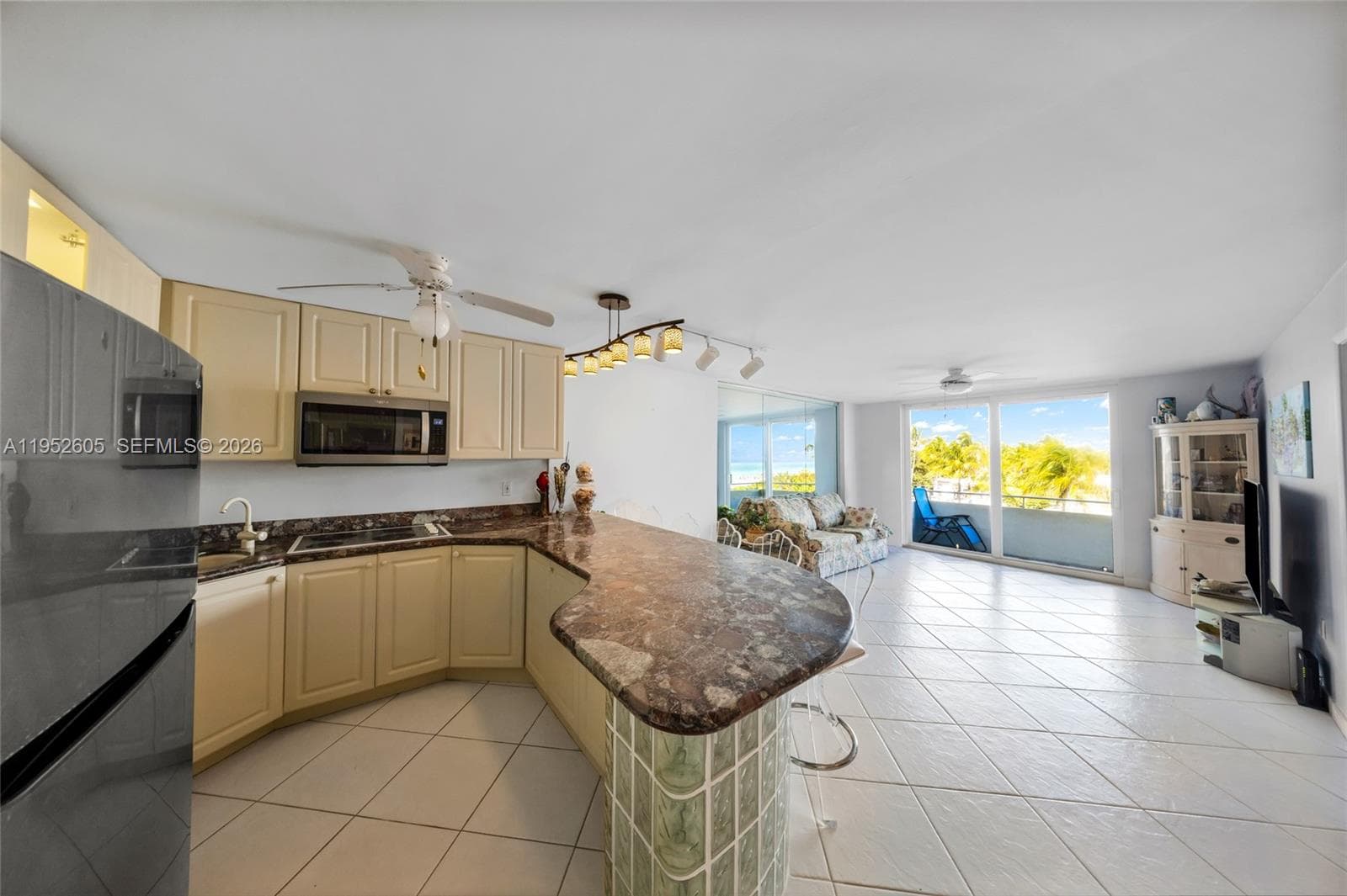 465 Ocean Dr 419 photo 7