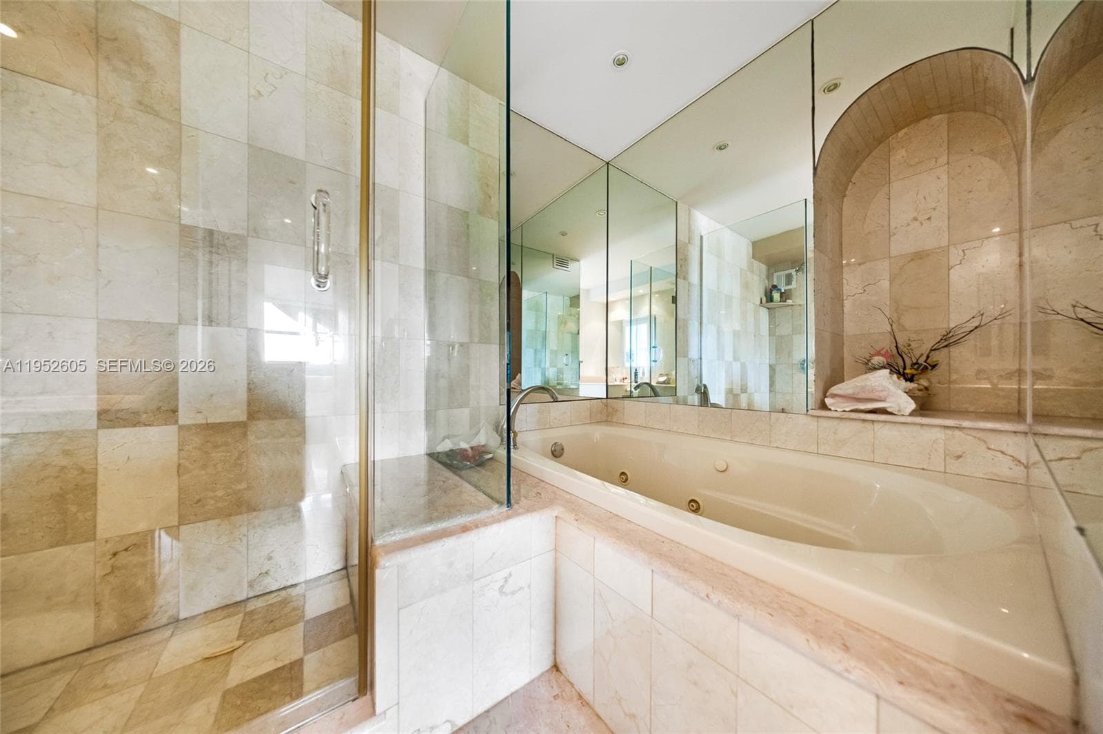 465 Ocean Dr 419 photo 14