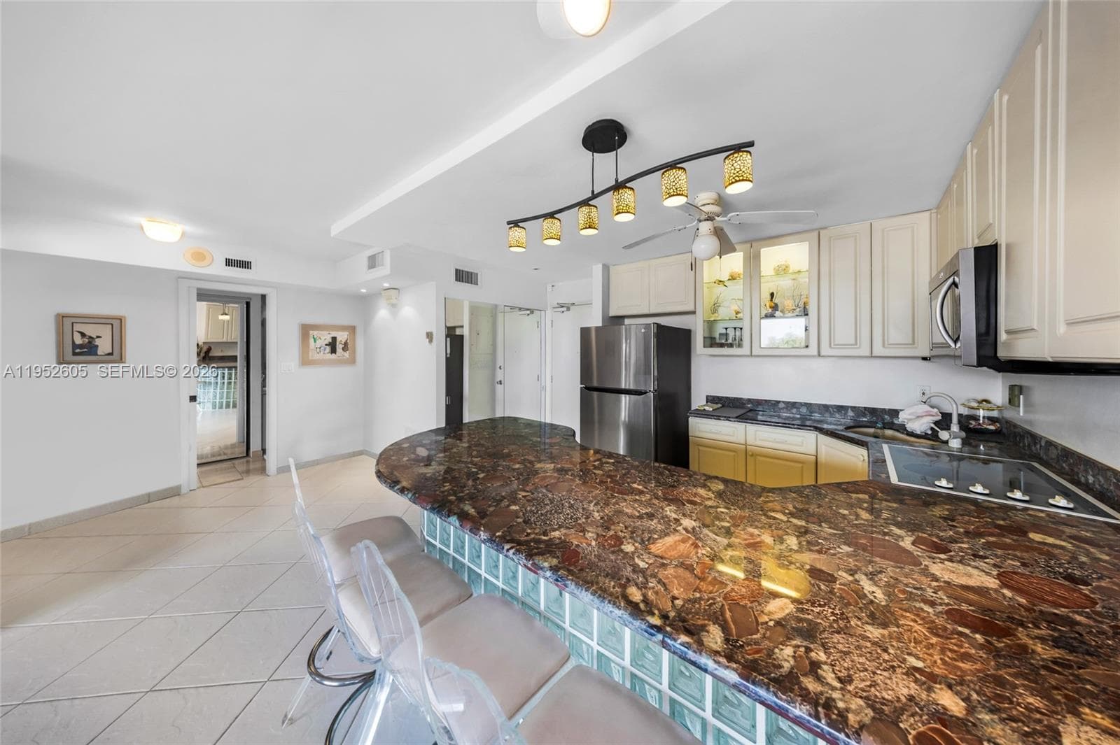 465 Ocean Dr 419 photo 8