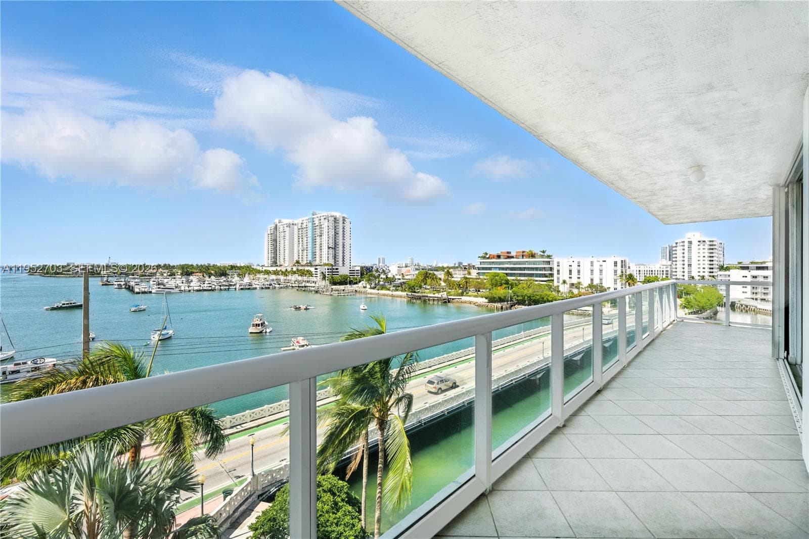 10 Venetian Way 604 photo 3