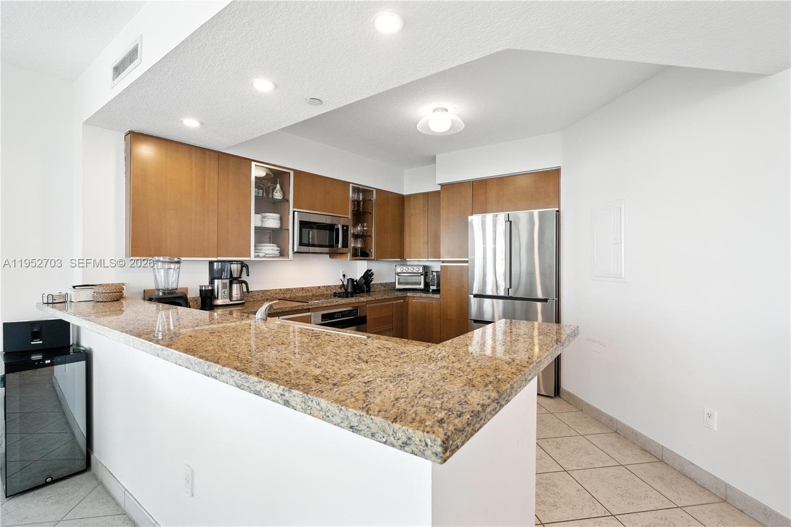10 Venetian Way 604 photo 5