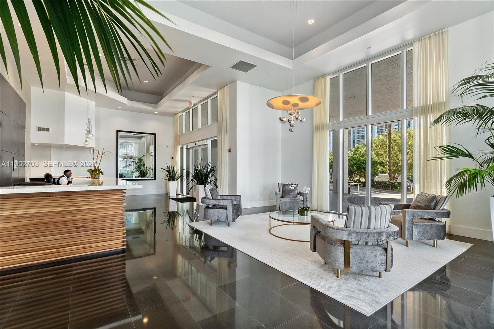 10 Venetian Way 604 photo 14