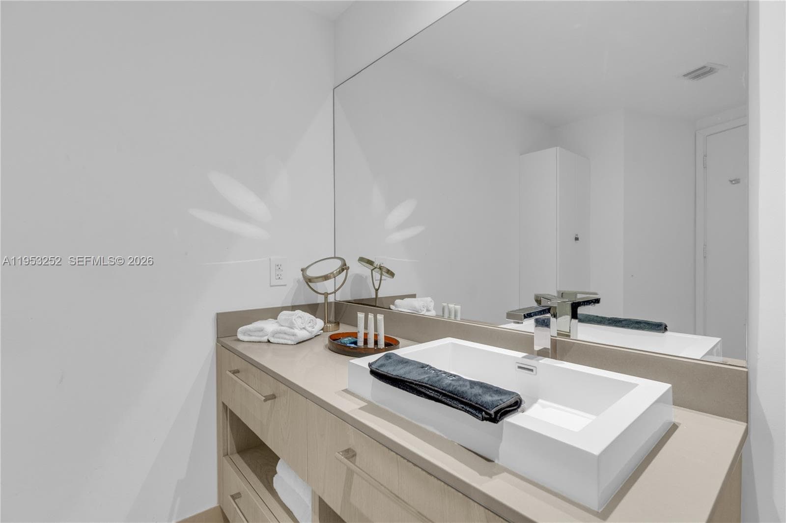 4111 S Ocean Dr 1507 photo 16