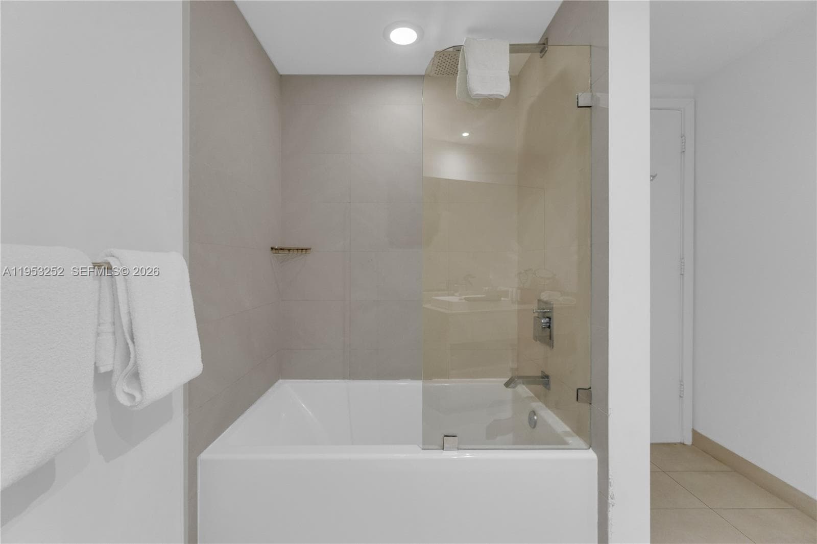 4111 S Ocean Dr 1507 photo 18