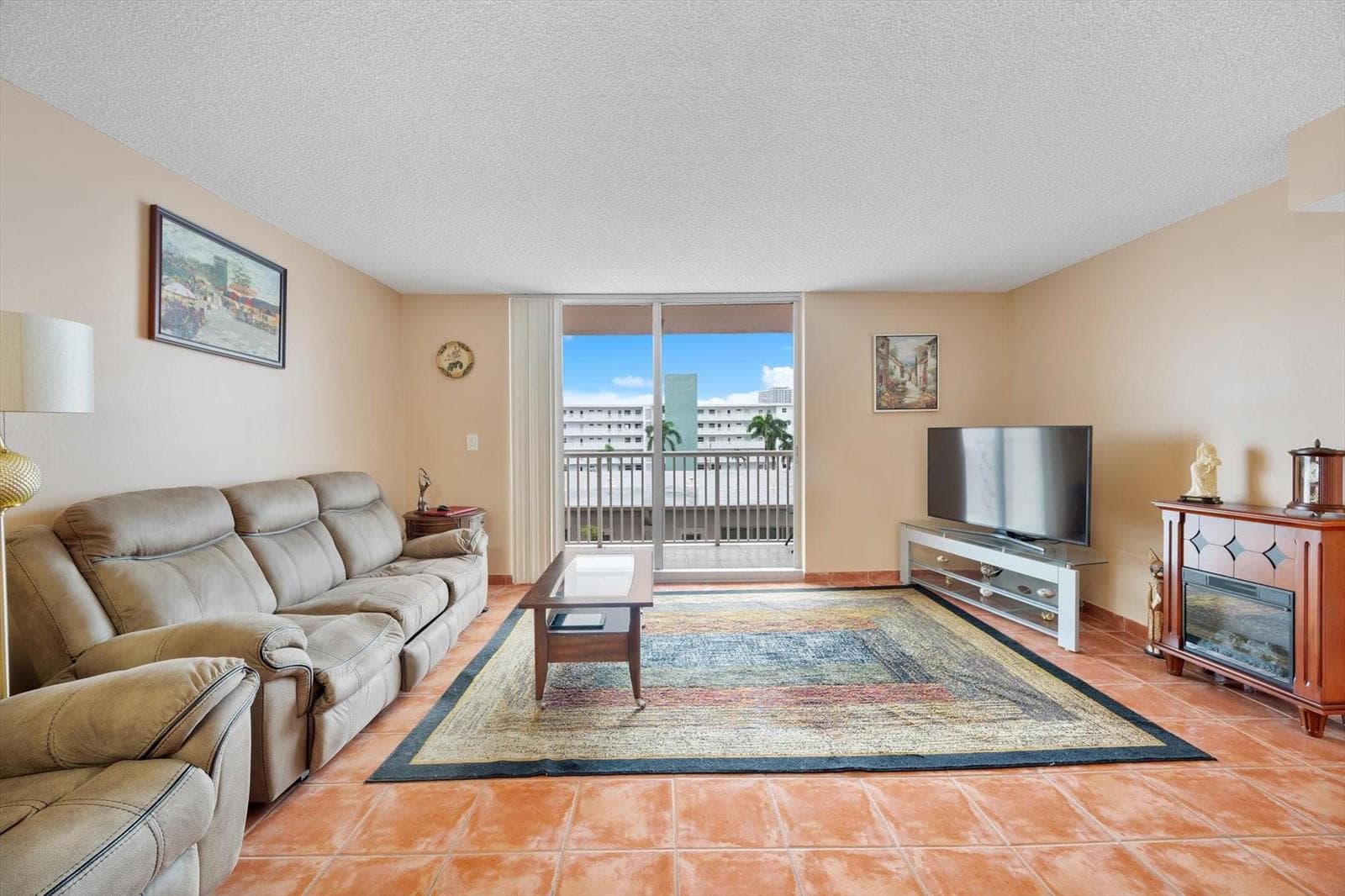 3161 S Ocean Drive 409 photo 3