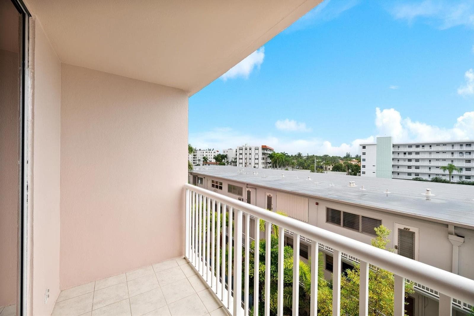 3161 S Ocean Drive 409 photo 5