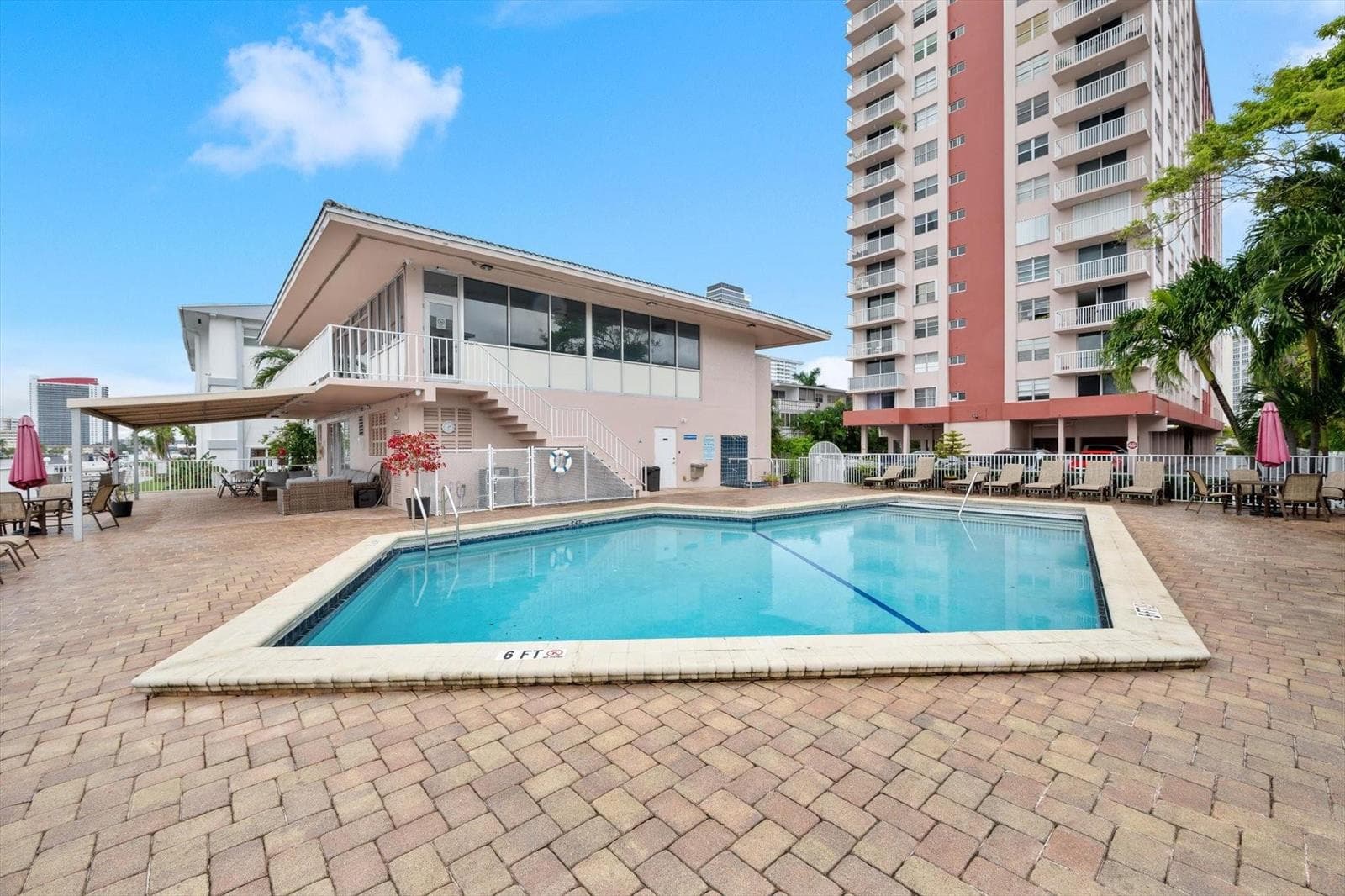 3161 S Ocean Drive 409 photo 20