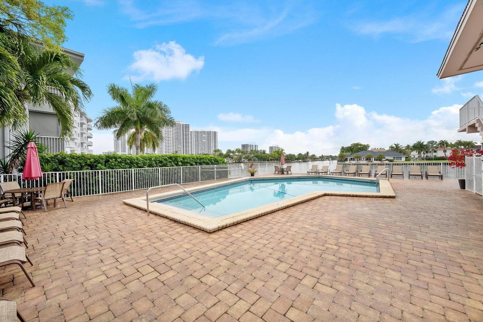 3161 S Ocean Drive 409 photo 18