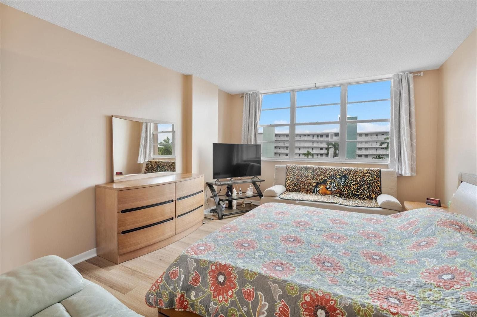 3161 S Ocean Drive 409 photo 11