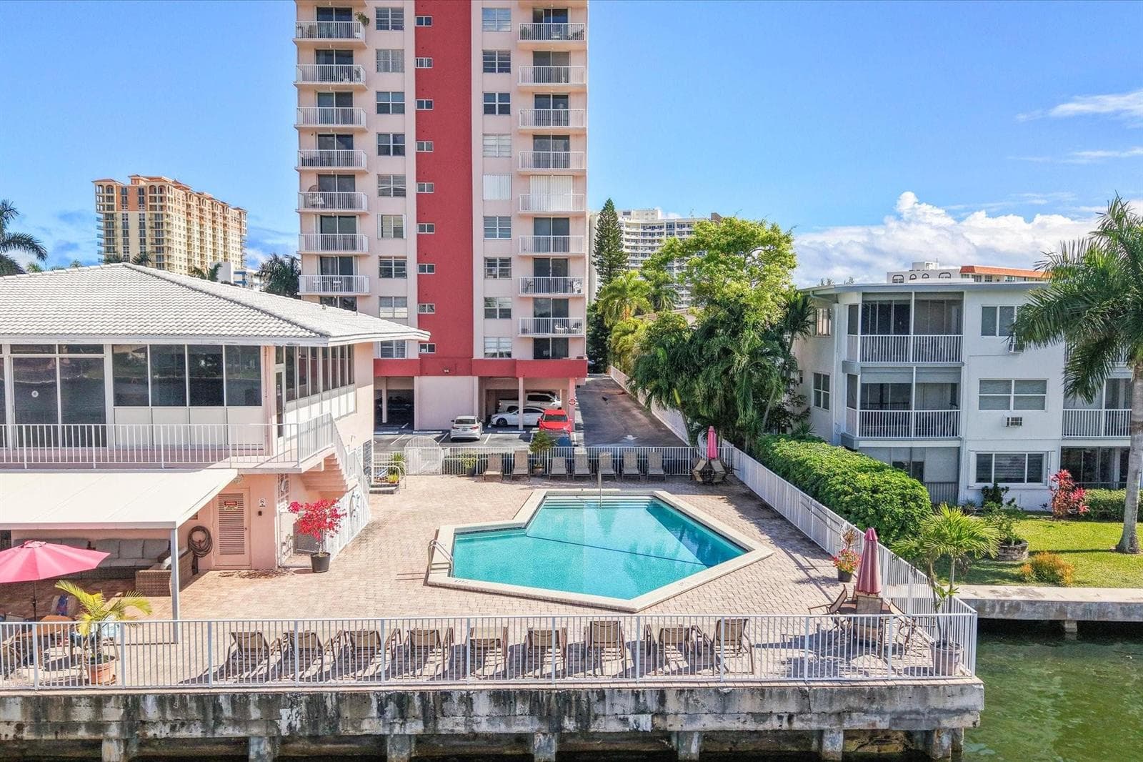 3161 S Ocean Drive 409 photo 21