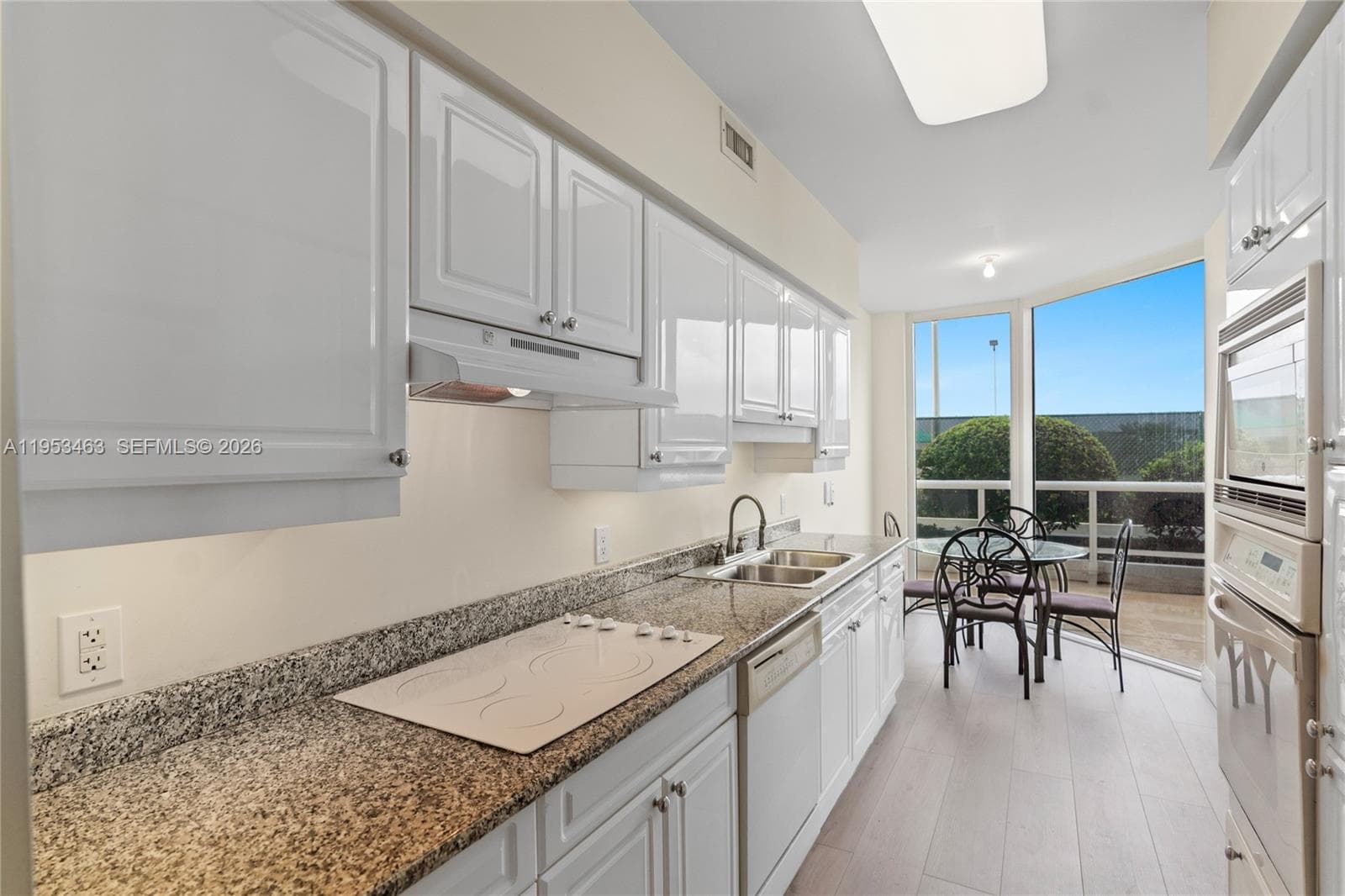 4775 Collins Ave 507 photo 14