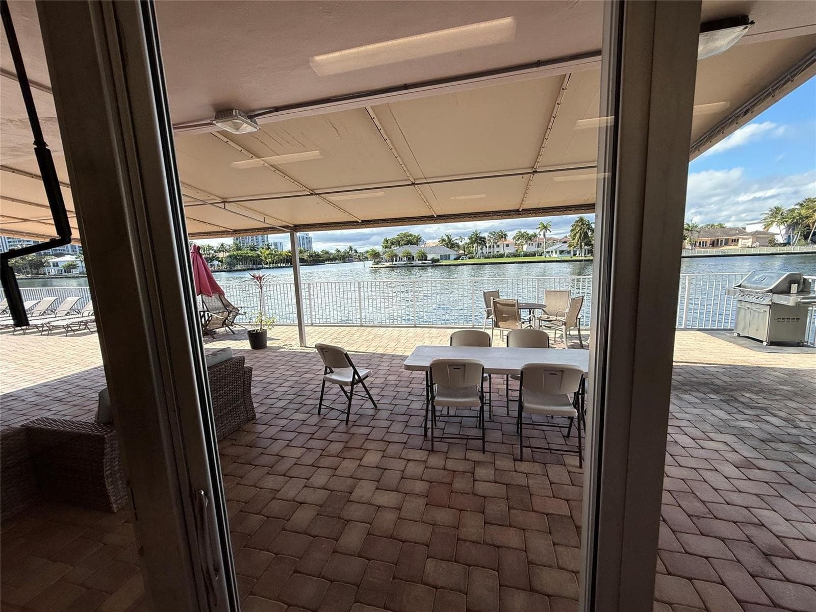 3161 S Ocean Drive 901 photo 23