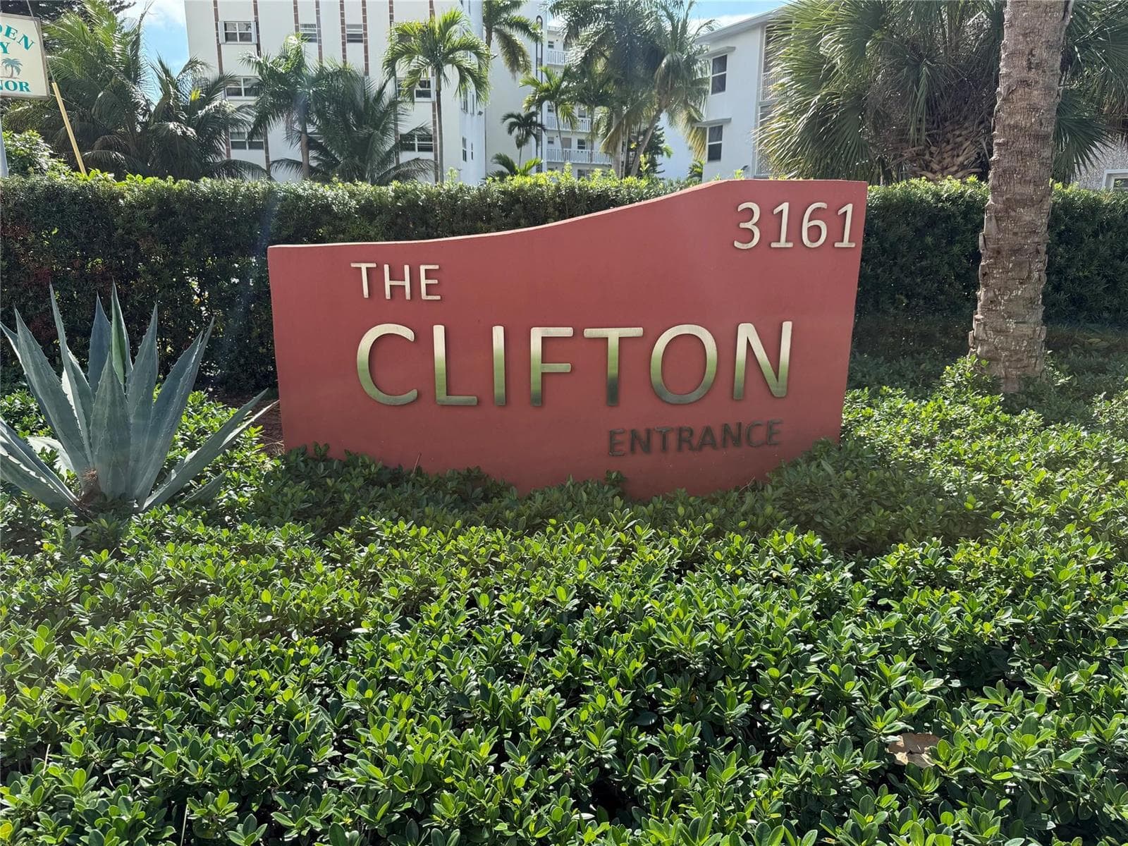 3161 S Ocean Drive 901 photo 2