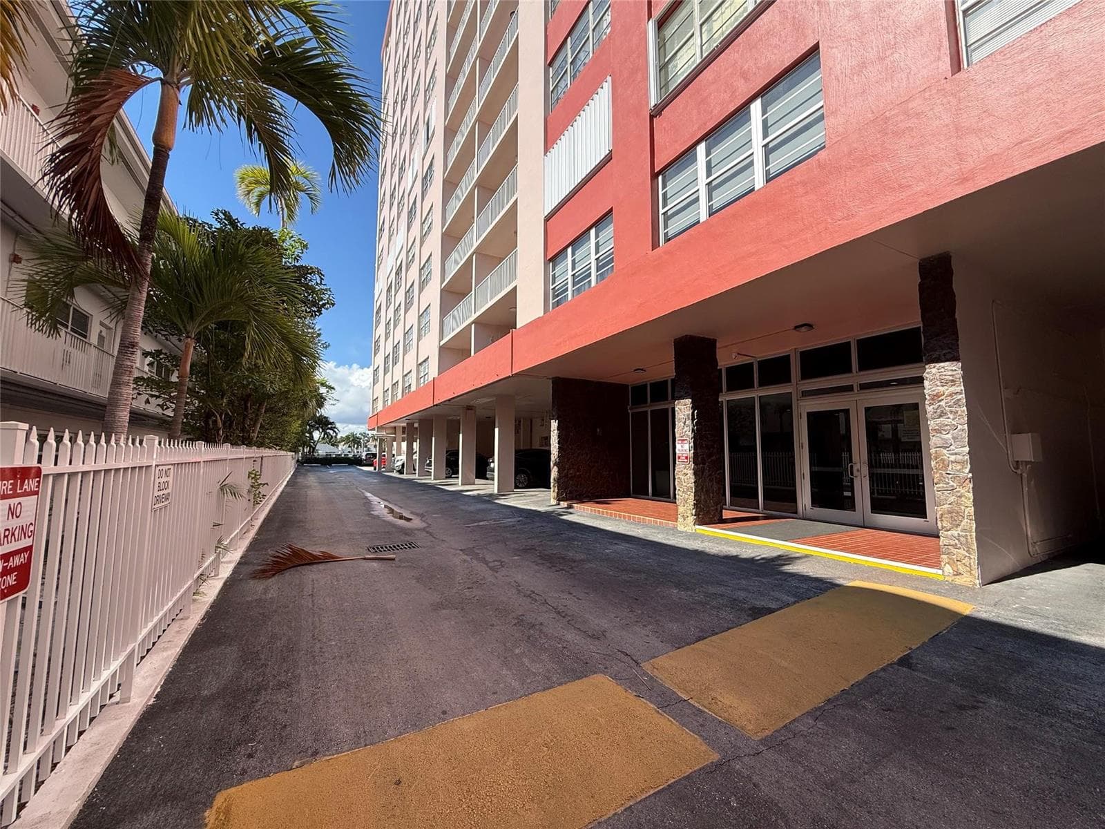 3161 S Ocean Drive 901 photo 6