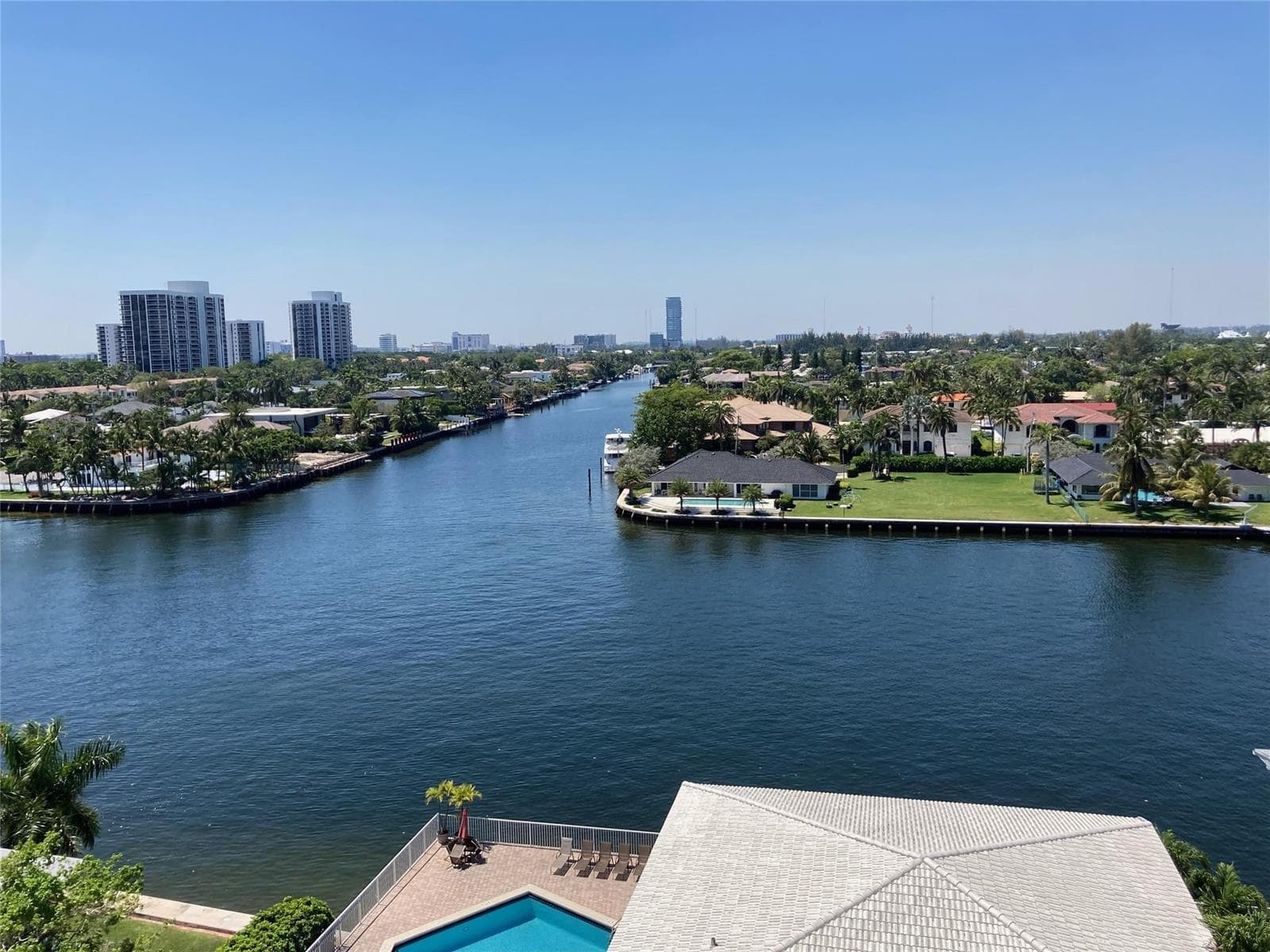 3161 S Ocean Drive 901 photo 1
