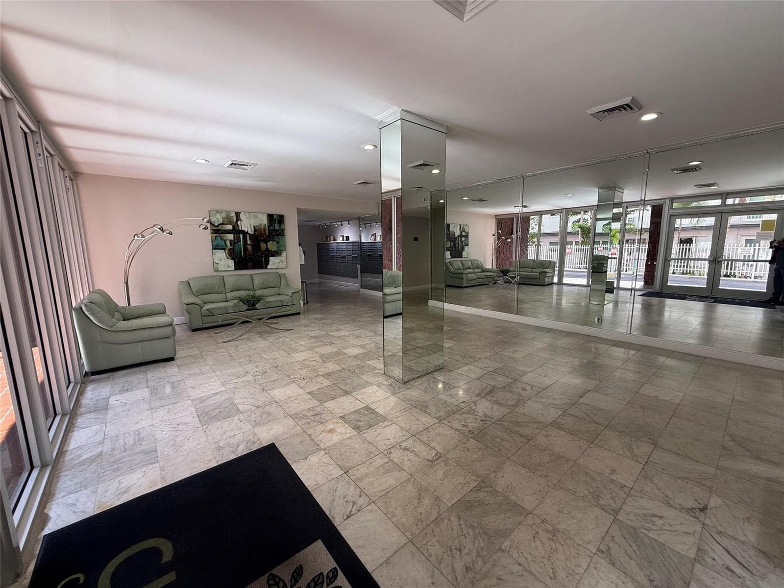 3161 S Ocean Drive 901 photo 9