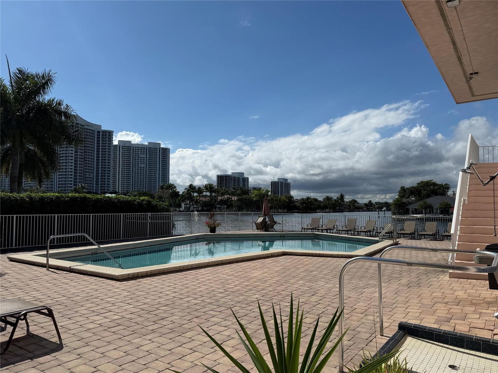 3161 S Ocean Drive 901 photo 11