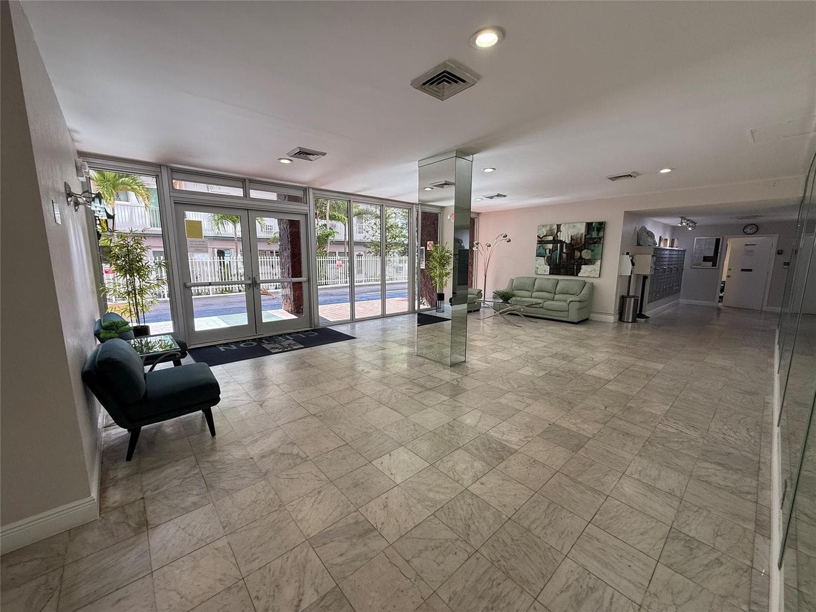 3161 S Ocean Drive 901 photo 8