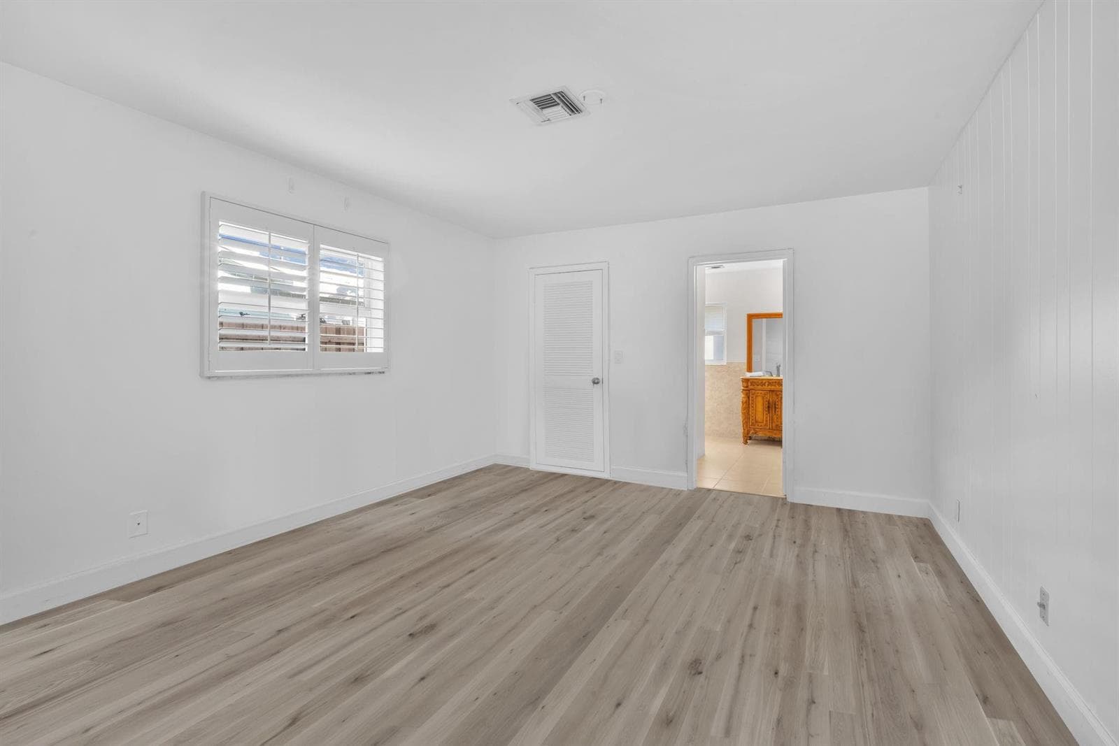 1421 NE 54th Street photo 13