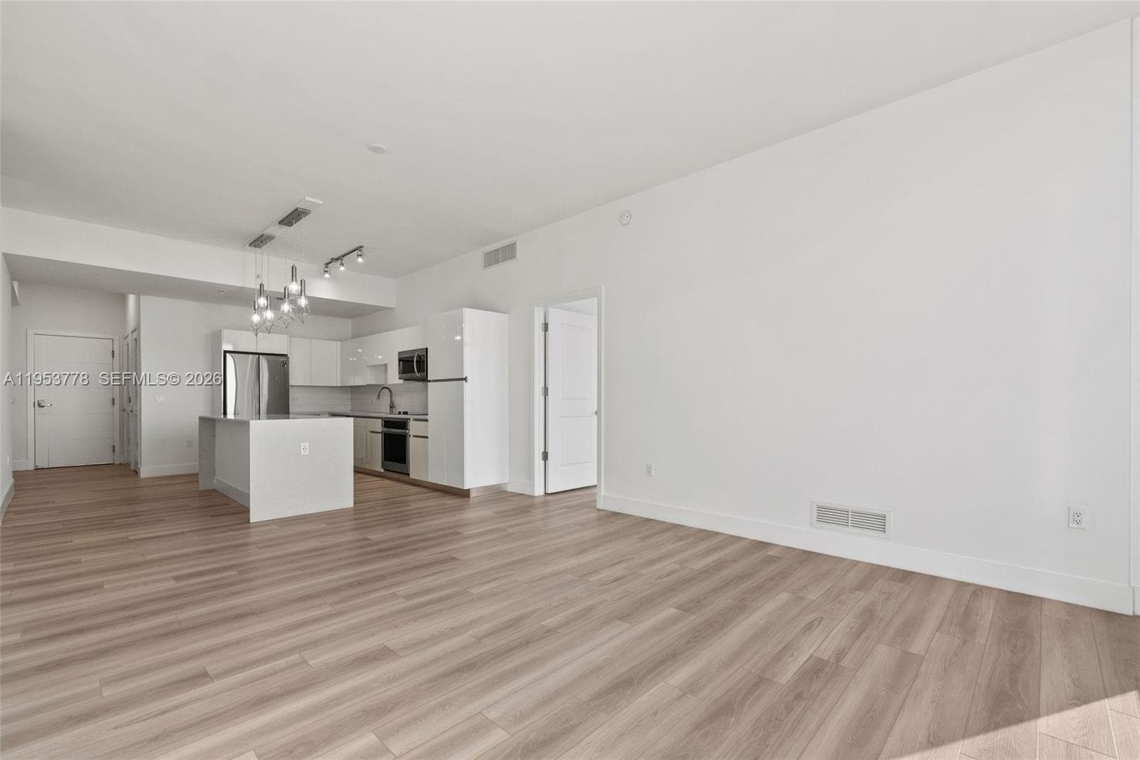 101 Diplomat Pkwy 2503 photo 2