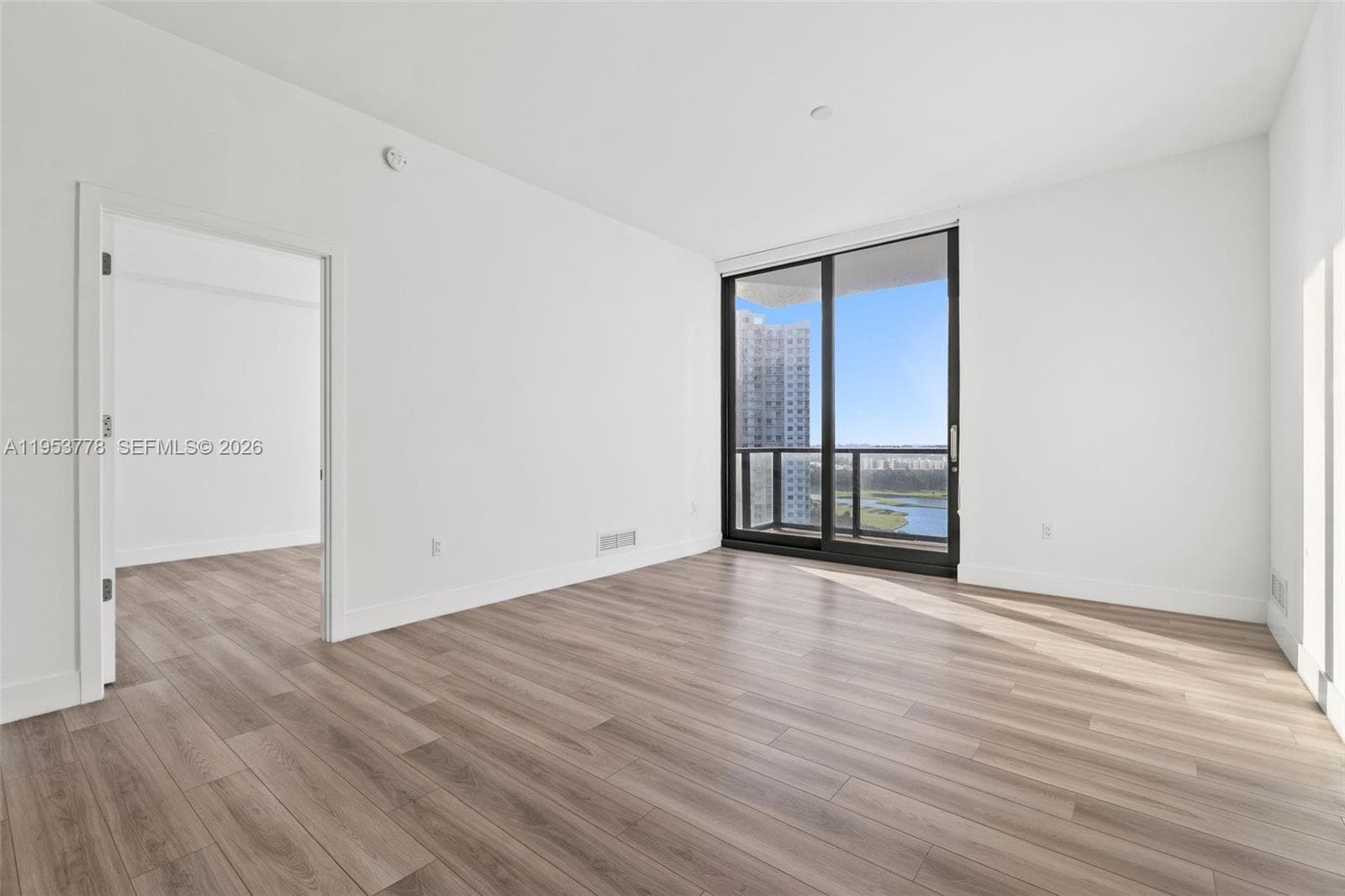 101 Diplomat Pkwy 2503 photo 17