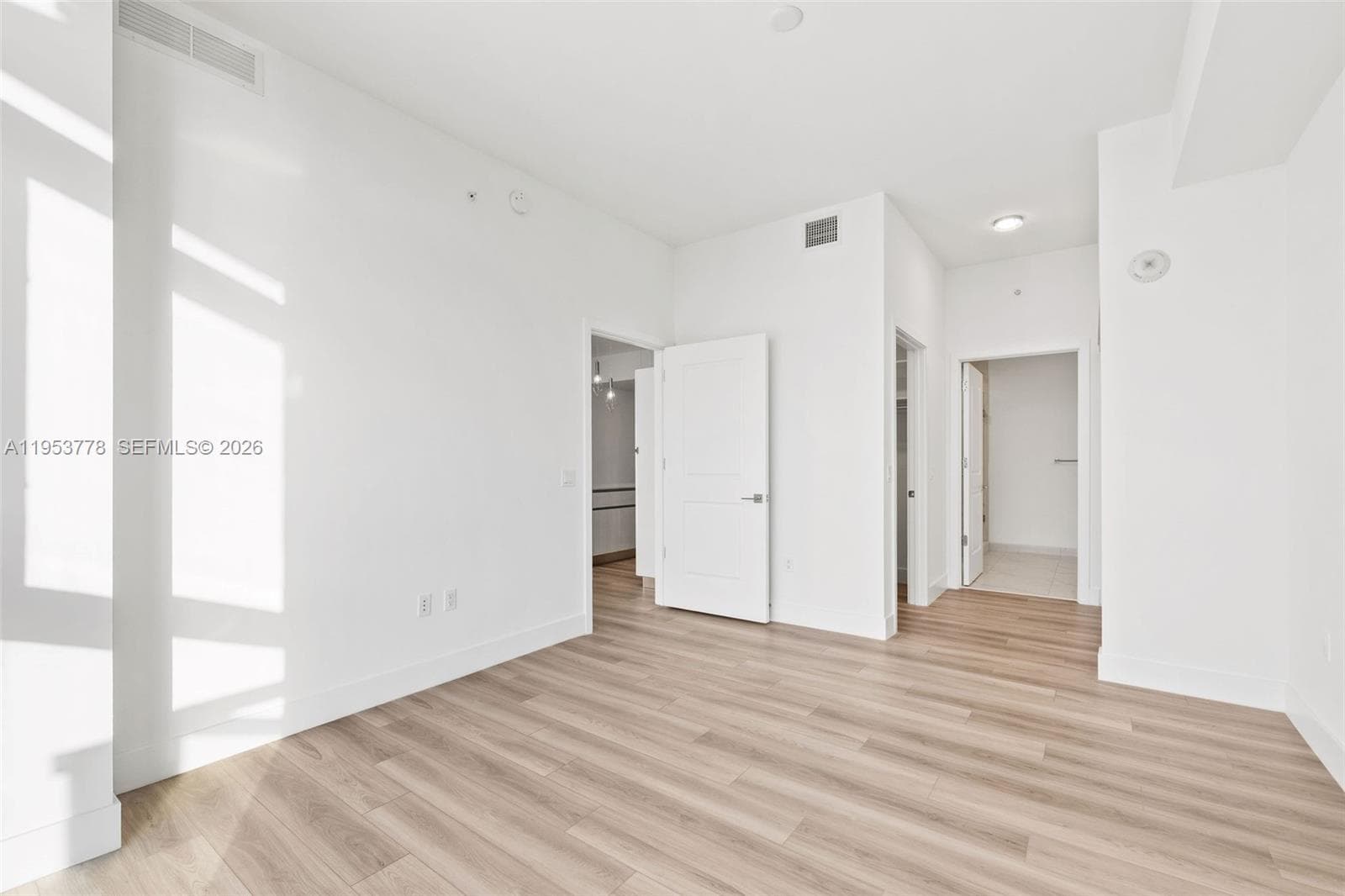 101 Diplomat Pkwy 2503 photo 22
