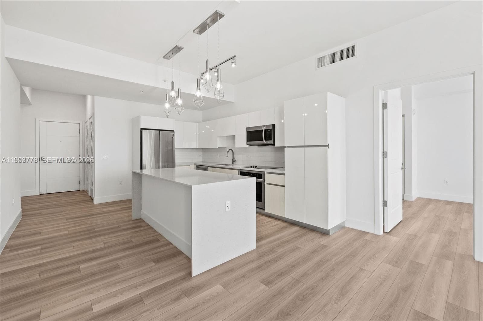 101 Diplomat Pkwy 2503 photo 3