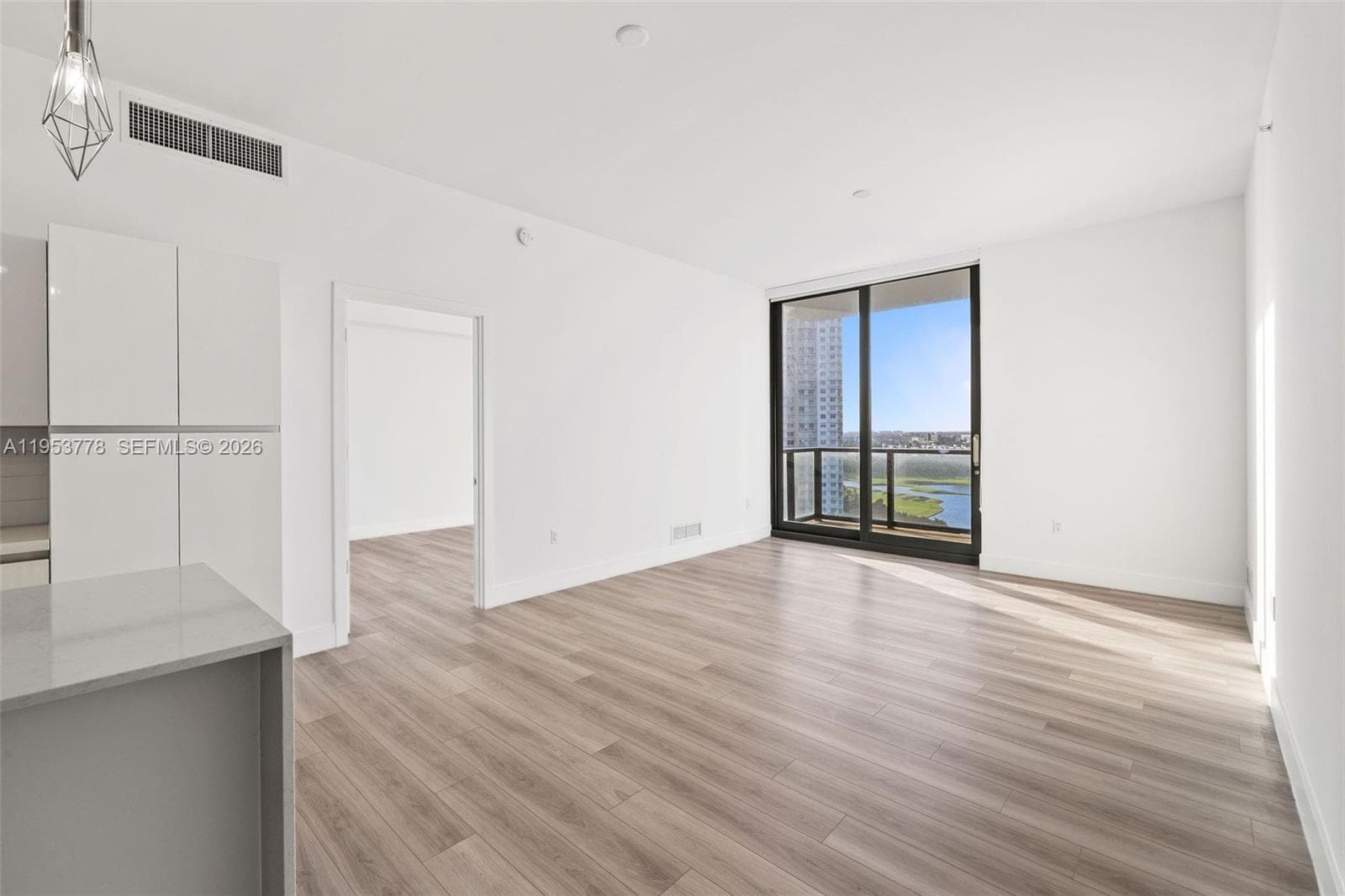 101 Diplomat Pkwy 2503 photo 9